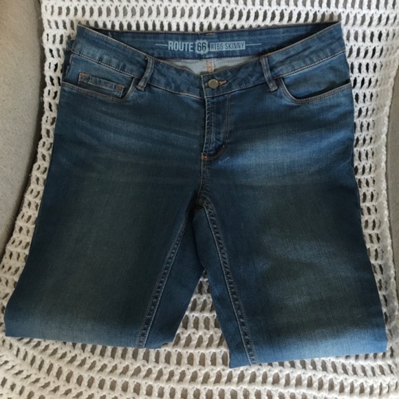 Route 66 Women’s Skinny Leg Low Rise 5 Pocket Medium Blue Denim Jeans Size 28 - Picture 8 of 11